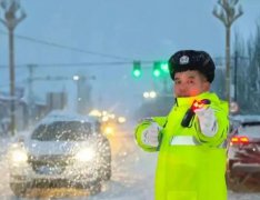 保持安全車距我們會時刻為大家的安全出行保駕護航