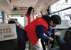 趕集日人流量車流量很大請您安全駕駛