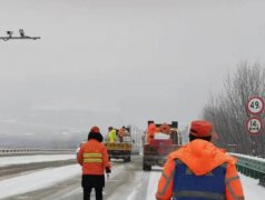 提前部署及時響應撒布融雪劑168.5噸轄養路段全部正常通行