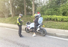 美麗鄉村行交通安全充分發揮農村“大喇叭”作用面對面警示宣傳