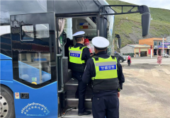 駕駛人安全宣傳教育堅決杜絕客車超員超速疲勞駕駛等重點違法行為